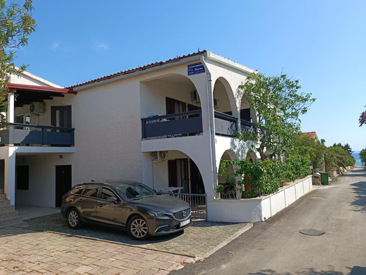 Apartments Branka- 4 Apartments In House- 1 Apartment Has Jacuzzi Vir Exterior photo