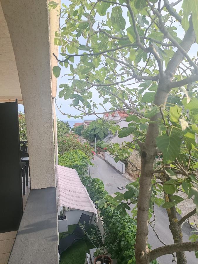 Apartments Branka- 4 Apartments In House- 1 Apartment Has Jacuzzi Vir Exterior photo