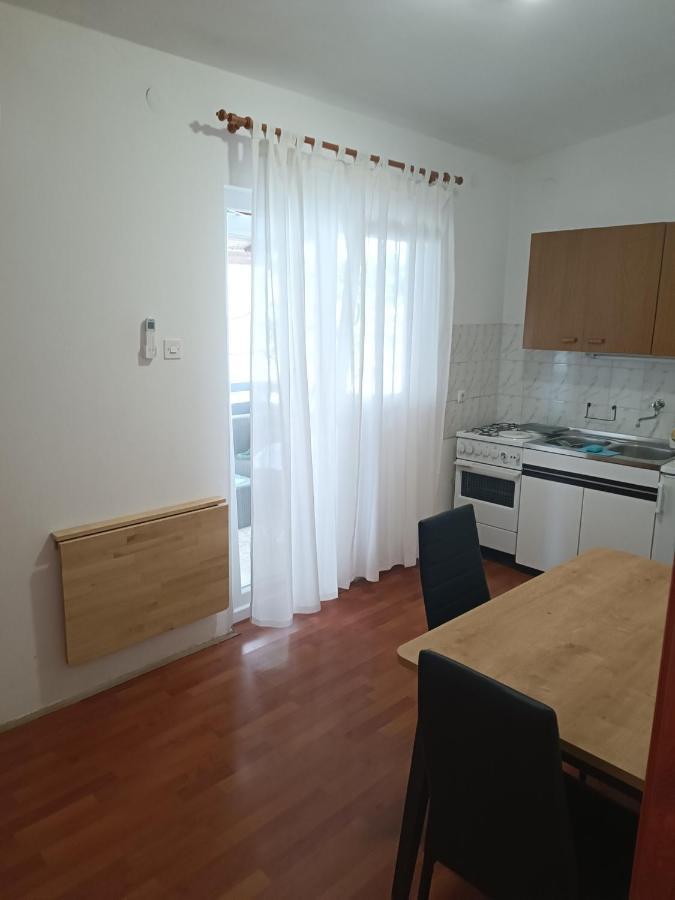 Apartments Branka- 4 Apartments In House- 1 Apartment Has Jacuzzi Vir Exterior photo