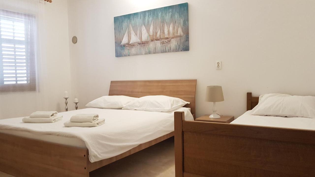 Apartments Branka- 4 Apartments In House- 1 Apartment Has Jacuzzi Vir Exterior photo
