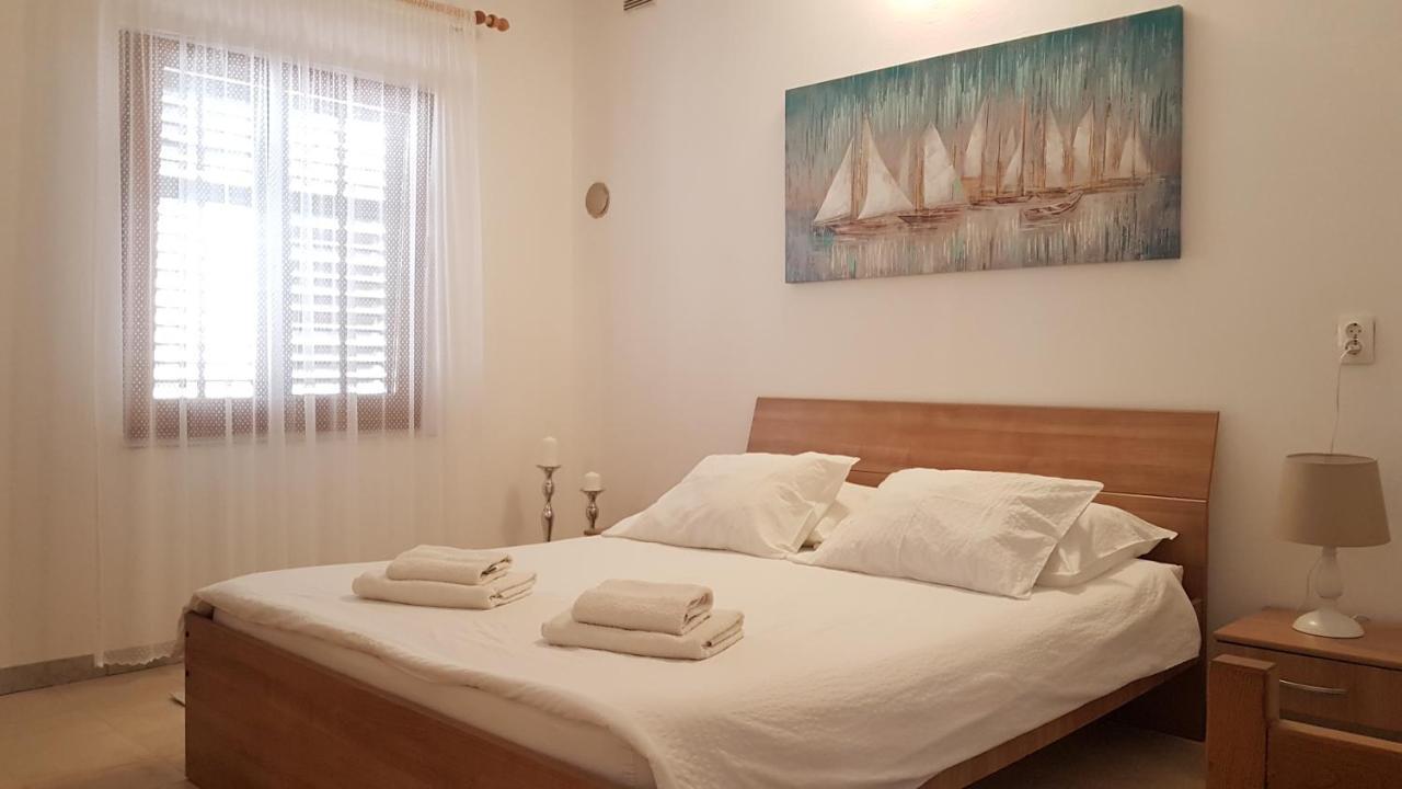 Apartments Branka- 4 Apartments In House- 1 Apartment Has Jacuzzi Vir Exterior photo