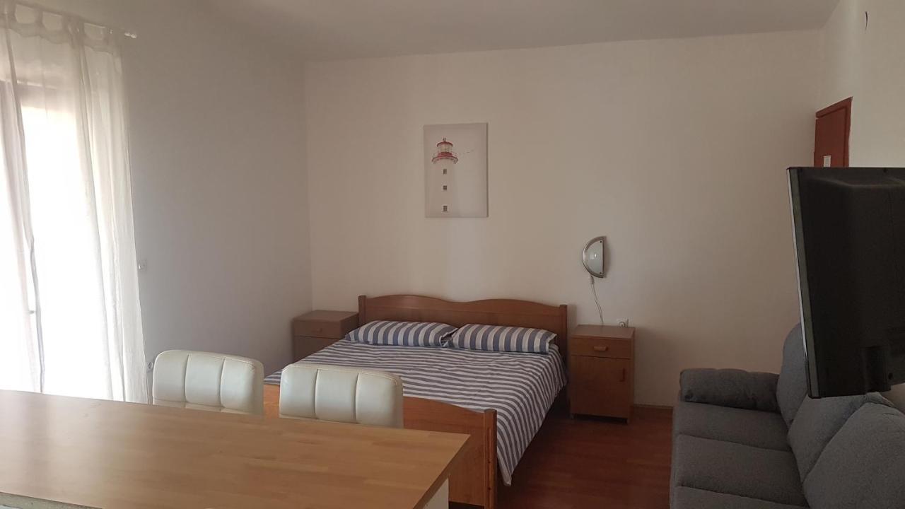 Apartments Branka- 4 Apartments In House- 1 Apartment Has Jacuzzi Vir Exterior photo
